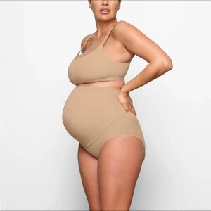 SKIMS NWT Seamless Maternity Brief Undie